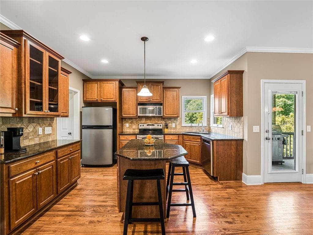 5 bedroom, 5 bathroom, 4,251 sq ft single family residence for sale at 8970 Riverwood Lane, Gainesville, GA 30506 — photo 3