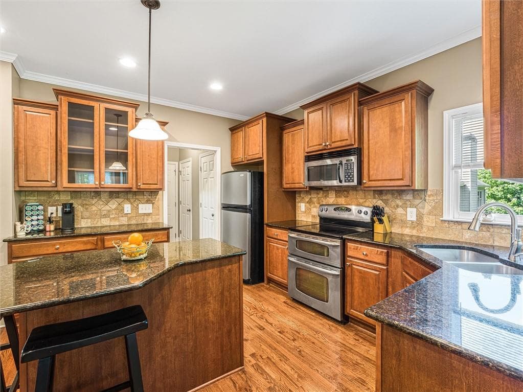 5 bedroom, 5 bathroom, 4,251 sq ft single family residence for sale at 8970 Riverwood Lane, Gainesville, GA 30506 — photo 10