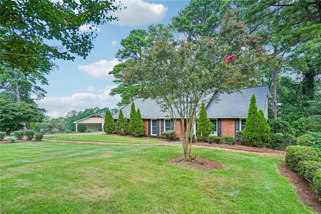 5 bedroom, 3 bathroom, 3,949 sq ft single family residence for sale at 2615 Skyline Drive, Atlanta, GA 30337 — photo 2