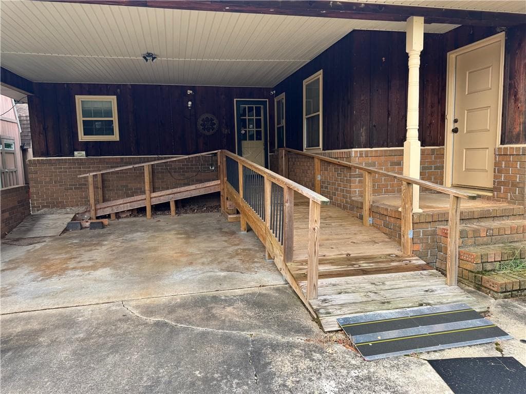 3 bedroom, 2 bathroom, 1,499 sq ft single family residence under contract at 3091 Browns Bridge Road, Gainesville, GA 30504 — photo 3