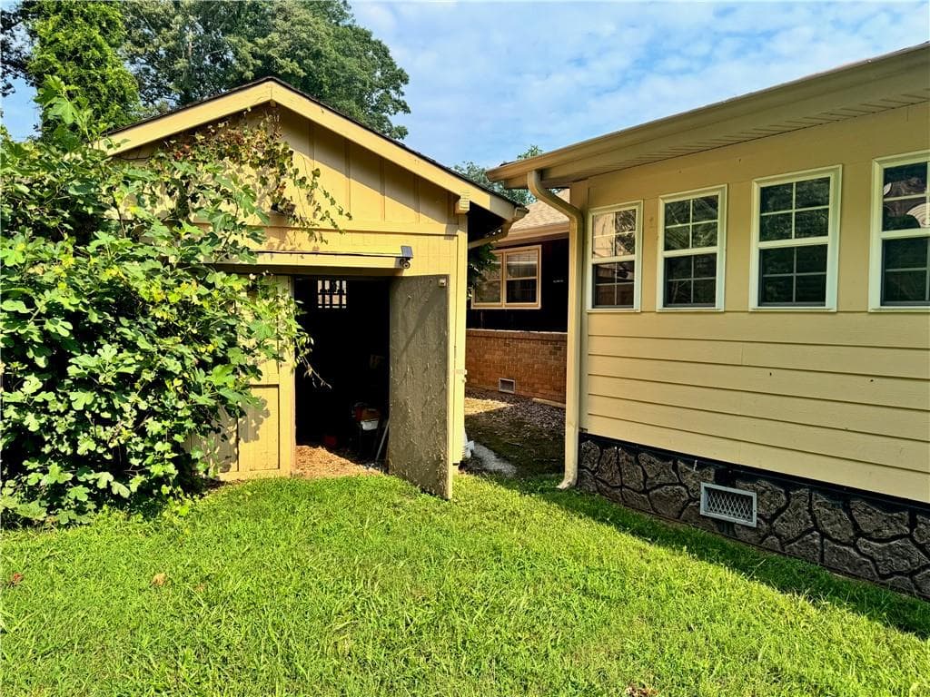 3 bedroom, 2 bathroom, 1,499 sq ft single family residence under contract at 3091 Browns Bridge Road, Gainesville, GA 30504 — photo 5