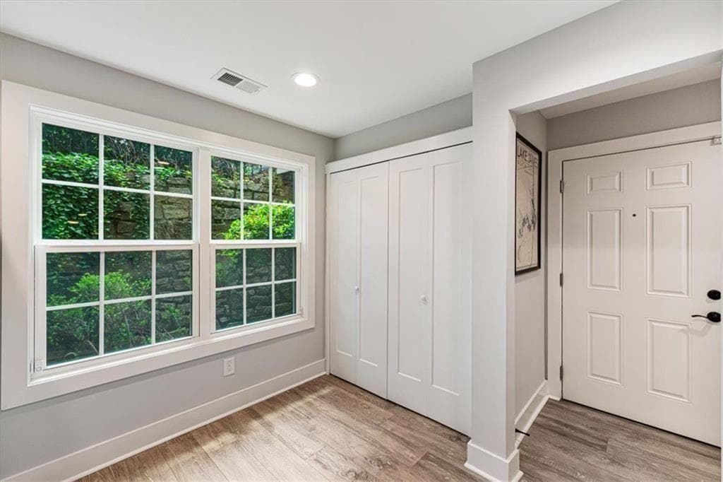2 bedroom, 1 bathroom, 900 sq ft condominium for sale at 302 Teal Court 302, Roswell, GA 30076 — photo 5