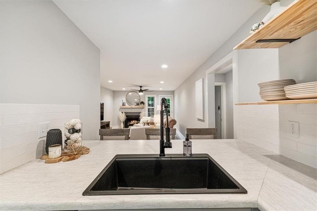 2 bedroom, 1 bathroom, 900 sq ft condominium for sale at 302 Teal Court 302, Roswell, GA 30076 — photo 7