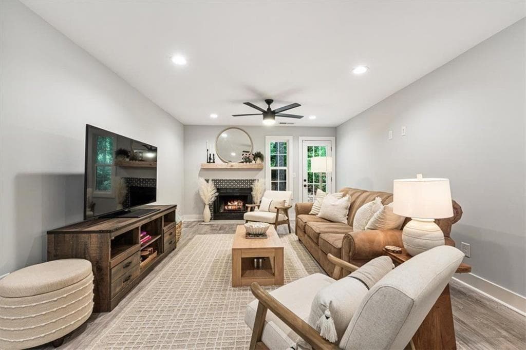 2 bedroom, 1 bathroom, 900 sq ft condominium for sale at 302 Teal Court 302, Roswell, GA 30076 — photo 9