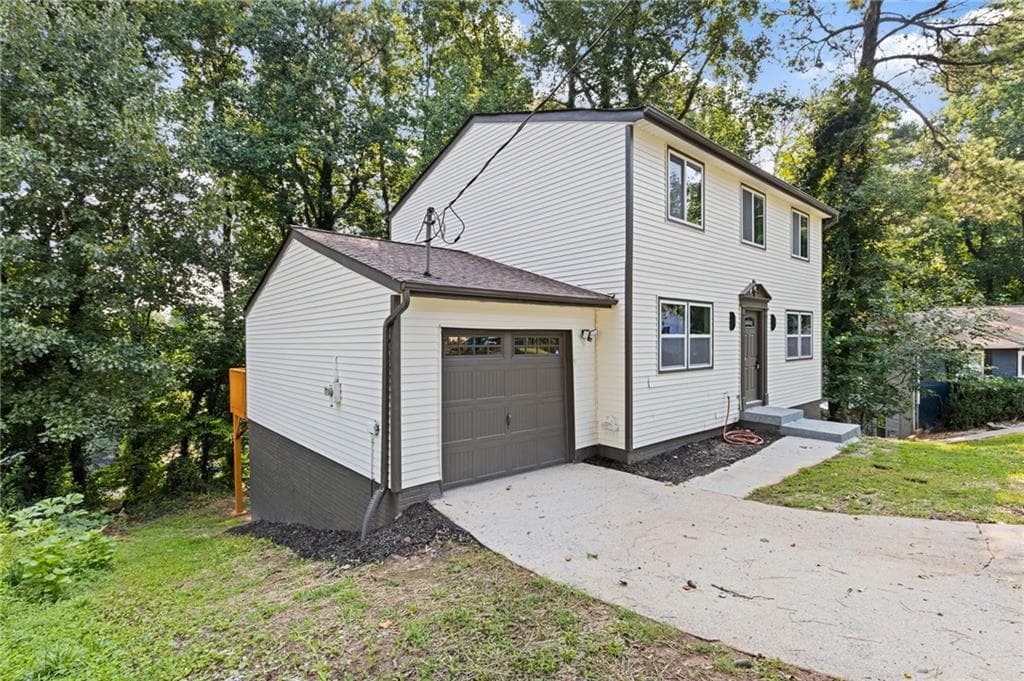 3 bedroom, 3 bathroom, 1,560 sq ft single family residence for sale at 5420 Robin Hill Court, Norcross, GA 30093 — photo 3