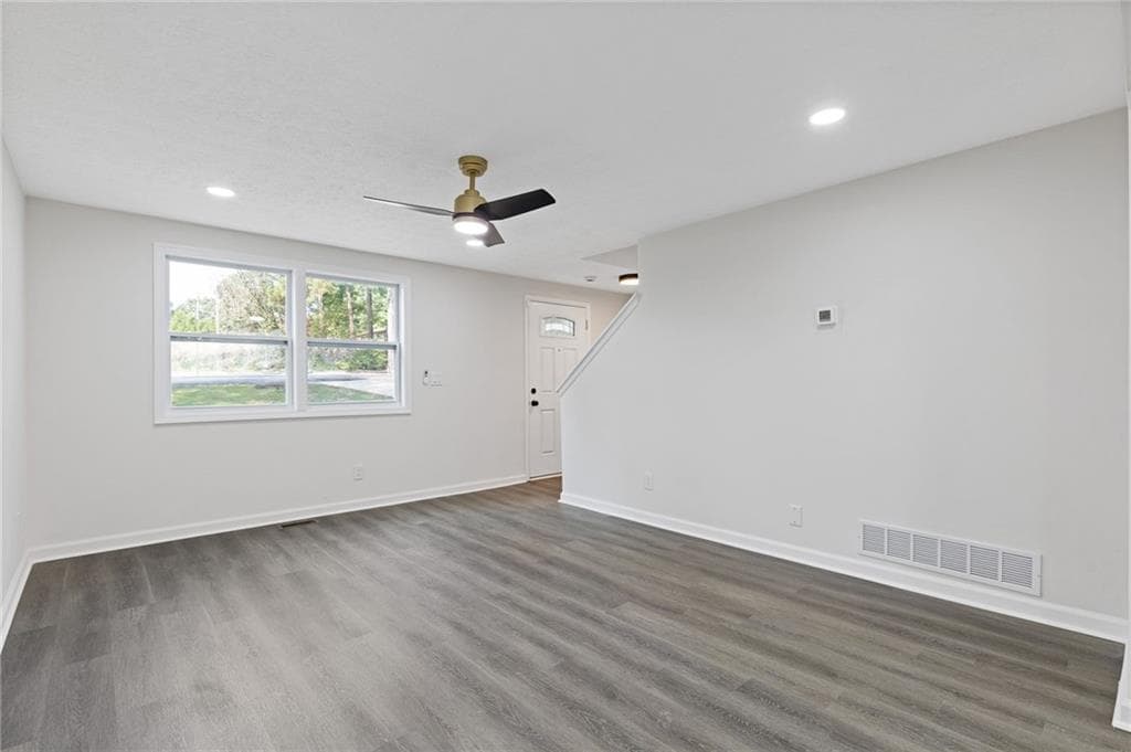 3 bedroom, 3 bathroom, 1,560 sq ft single family residence for sale at 5420 Robin Hill Court, Norcross, GA 30093 — photo 6