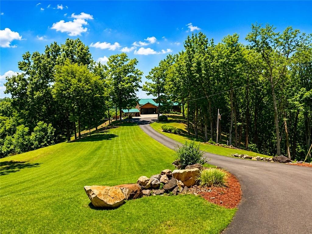 4 bedroom, 4 bathroom, 3,336 sq ft single family residence for sale at 55 Beauregards Knob, Ellijay, GA 30536 — photo 4