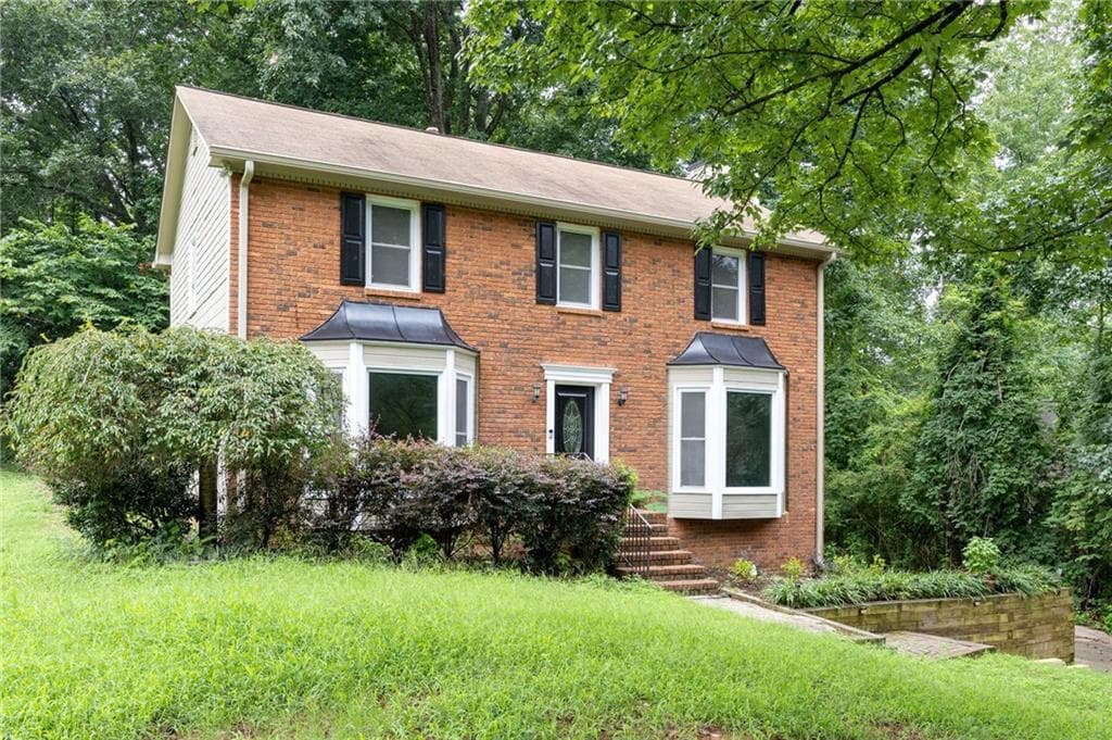 3 bedroom, 3 bathroom, 2,204 sq ft single family residence under contract at 2659 Ashley Drive, Marietta, GA 30064 — photo 2