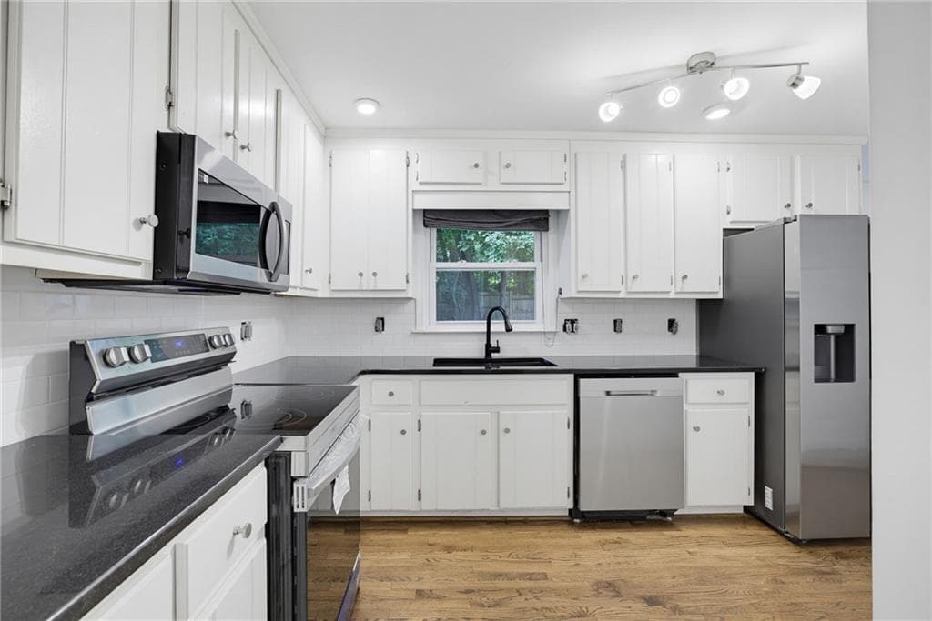 3 bedroom, 3 bathroom, 2,204 sq ft single family residence under contract at 2659 Ashley Drive, Marietta, GA 30064 — photo 7