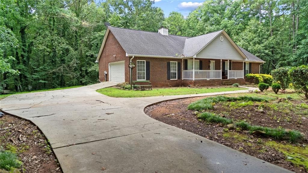 4 bedroom, 3 bathroom, 1,915 sq ft single family residence for sale at 119 Bridget Drive, Hampton, GA 30228 — photo 2