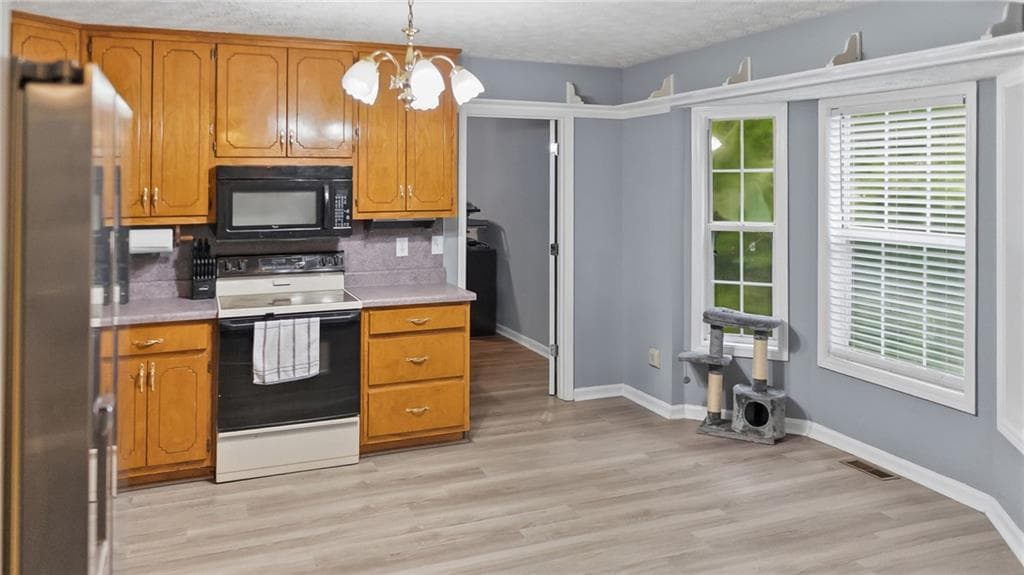 4 bedroom, 3 bathroom, 1,915 sq ft single family residence for sale at 119 Bridget Drive, Hampton, GA 30228 — photo 8