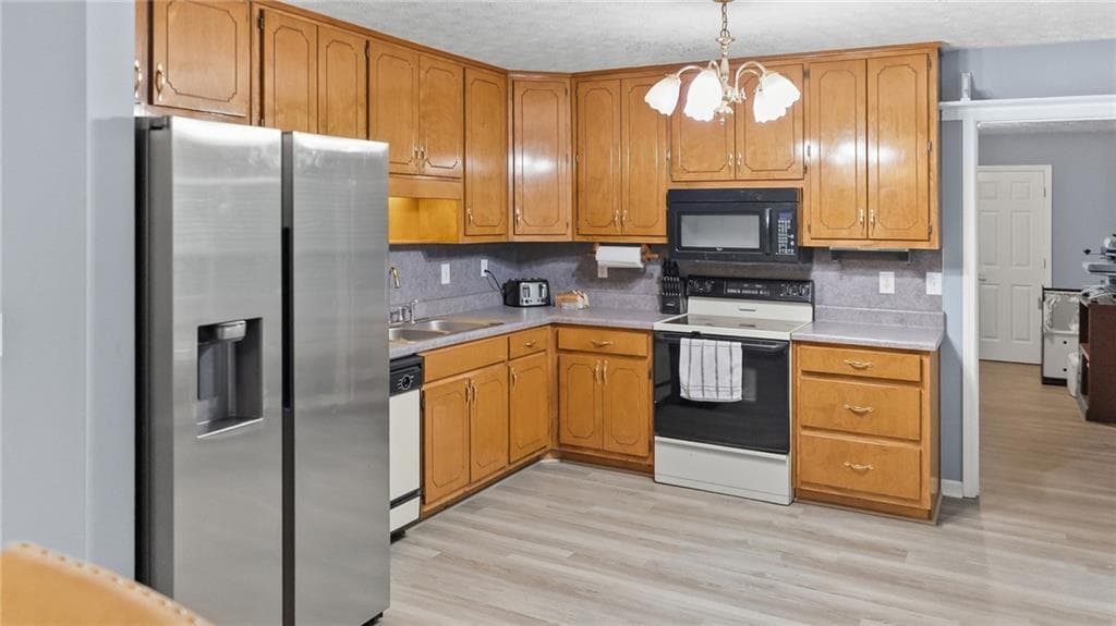 4 bedroom, 3 bathroom, 1,915 sq ft single family residence for sale at 119 Bridget Drive, Hampton, GA 30228 — photo 9