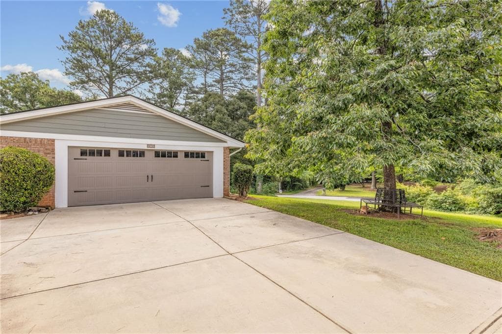 4 bedroom, 3 bathroom, 1,956 sq ft single family residence under contract at 634 Rebecca Street, Lilburn, GA 30047 — photo 4