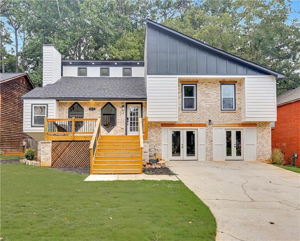 5 bedroom, 3 bathroom, 3,364 sq ft single family residence under contract at 1415 Brookcrest Street, Lawrenceville, GA 30044 — photo 2