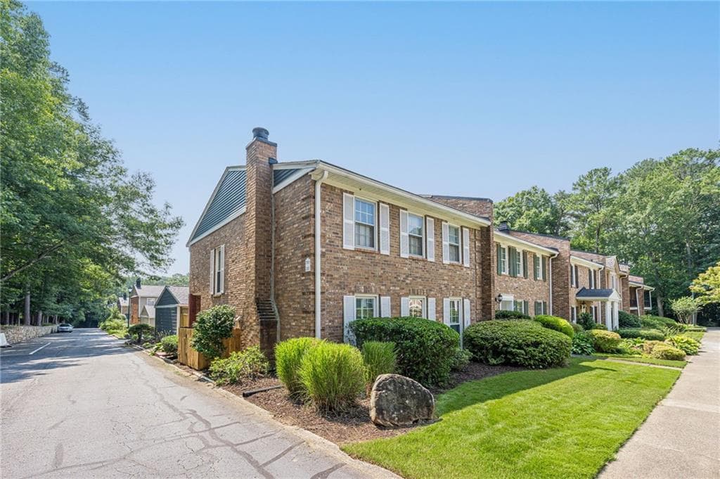 3 bedroom, 3 bathroom, 1,675 sq ft townhouse for sale at 2920 Lavista Way, Decatur, GA 30033