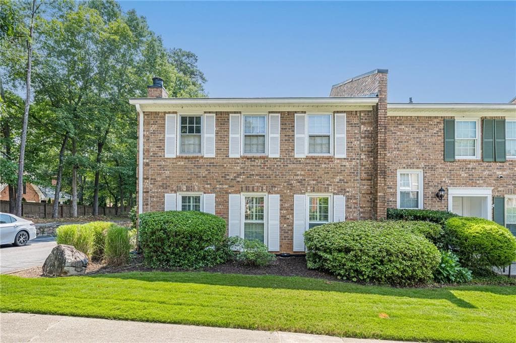 3 bedroom, 3 bathroom, 1,675 sq ft townhouse for sale at 2920 Lavista Way, Decatur, GA 30033 — photo 2