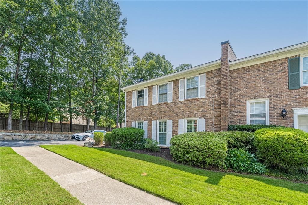 3 bedroom, 3 bathroom, 1,675 sq ft townhouse for sale at 2920 Lavista Way, Decatur, GA 30033 — photo 3
