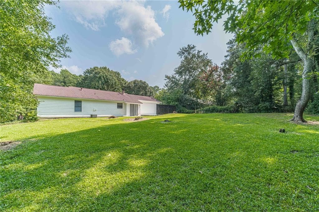 3 bedroom, 2 bathroom, 1,194 sq ft single family residence under contract at 2071 Walden Park Place, Snellville, GA 30078 — photo 10