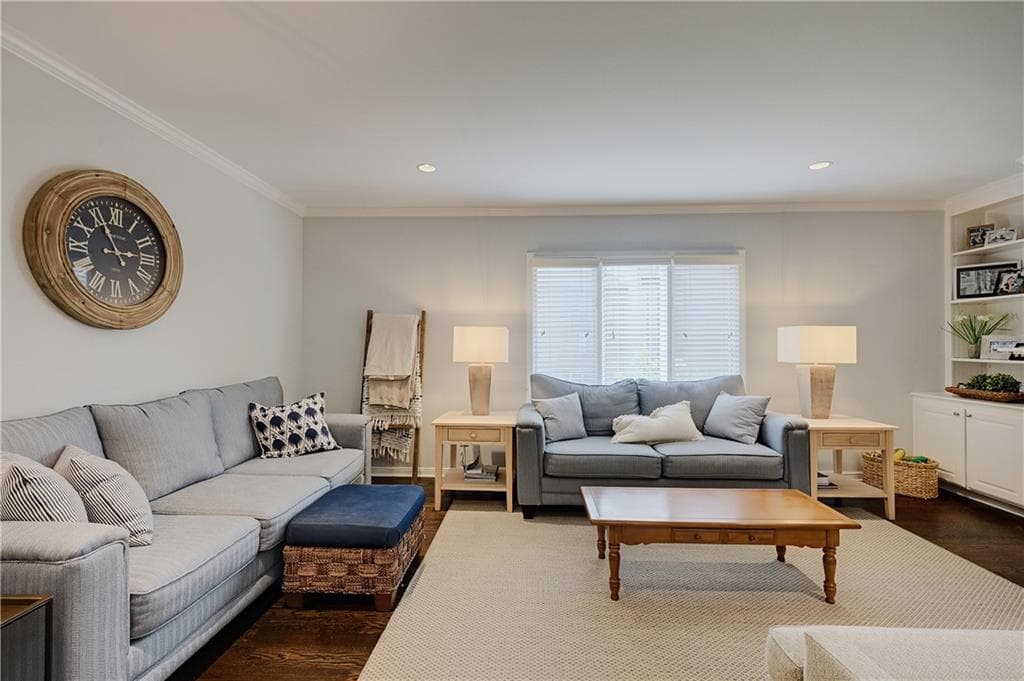 3 bedroom, 4 bathroom, 1,798 sq ft townhouse under contract at 13 Ivy Square, Atlanta, GA 30342 — photo 8