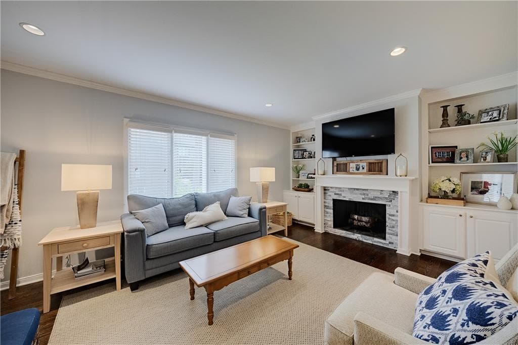 3 bedroom, 4 bathroom, 1,798 sq ft townhouse under contract at 13 Ivy Square, Atlanta, GA 30342 — photo 9