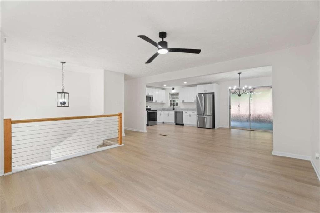 4 bedroom, 3 bathroom, 1,974 sq ft single family residence under contract at 2107 Windsor Drive, Snellville, GA 30078 — photo 5