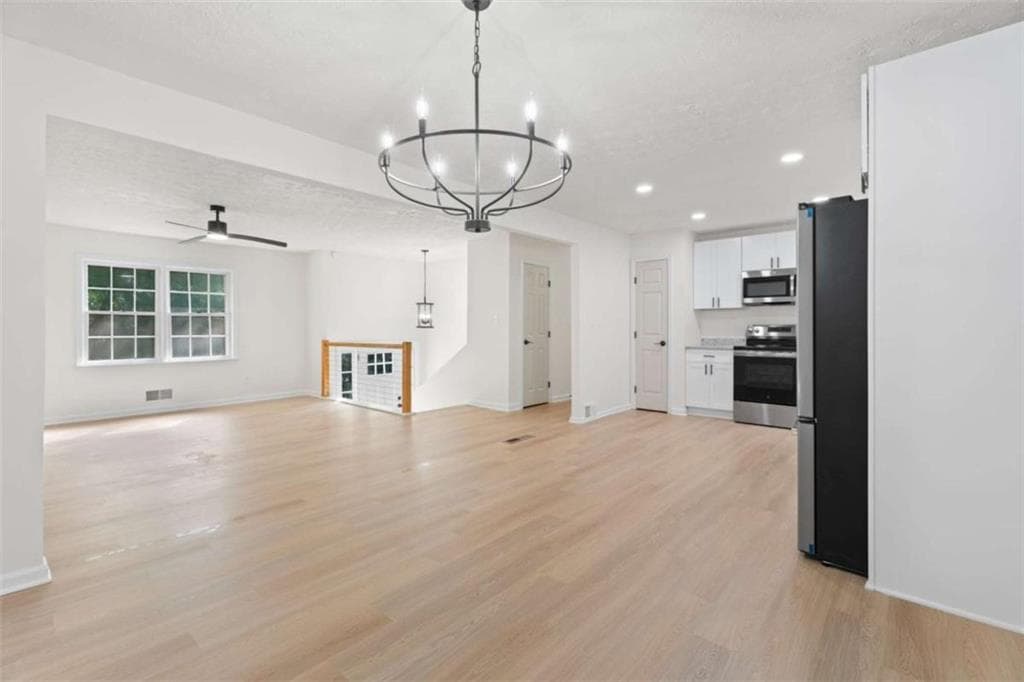 4 bedroom, 3 bathroom, 1,974 sq ft single family residence under contract at 2107 Windsor Drive, Snellville, GA 30078 — photo 9