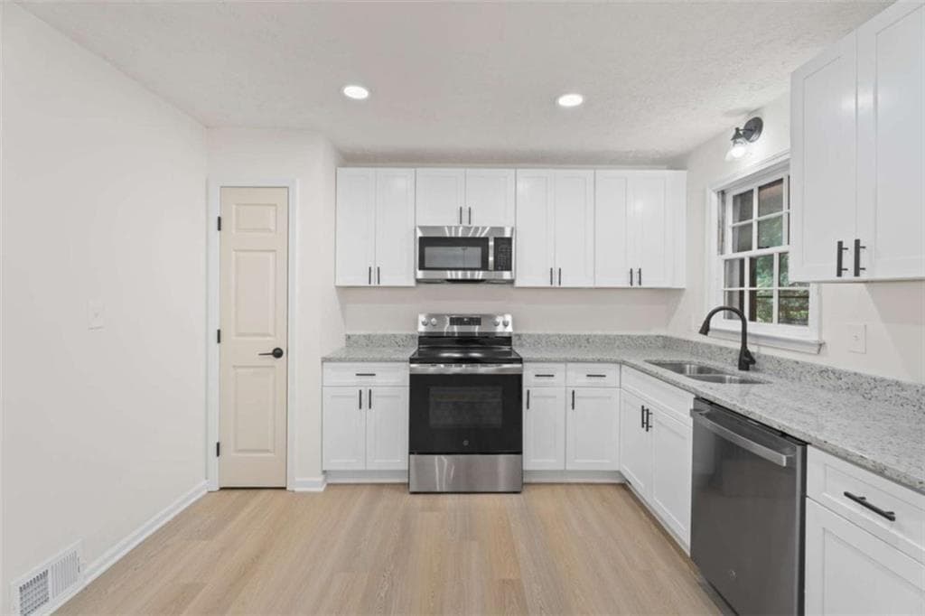 4 bedroom, 3 bathroom, 1,974 sq ft single family residence under contract at 2107 Windsor Drive, Snellville, GA 30078 — photo 10