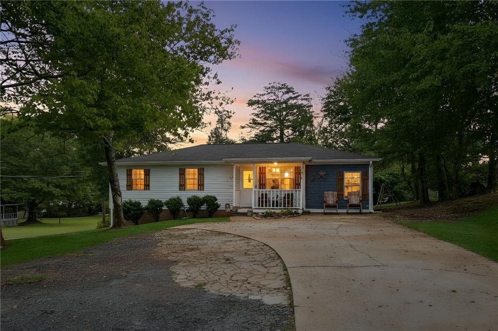 4 bedroom, 3 bathroom, 1,479 sq ft single family residence for sale at 304 Myrtle Street, Jasper, GA 30143 — photo 4