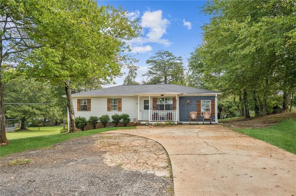 4 bedroom, 3 bathroom, 1,479 sq ft single family residence for sale at 304 Myrtle Street, Jasper, GA 30143 — photo 5