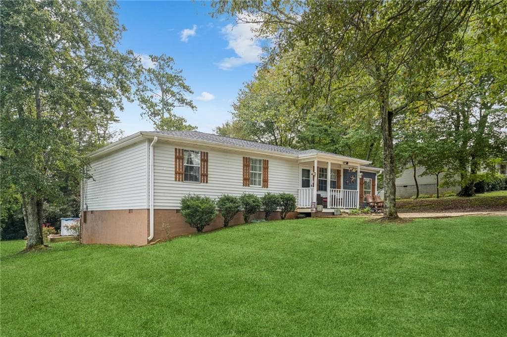 4 bedroom, 3 bathroom, 1,479 sq ft single family residence for sale at 304 Myrtle Street, Jasper, GA 30143 — photo 2