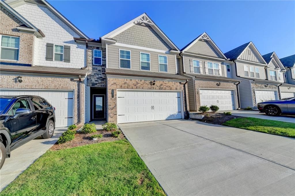 3 bedroom, 3 bathroom, 1,922 sq ft townhouse for rent at 3855 Brookburn Park, Gainesville, GA 30506 for $1,950 a month — photo 2