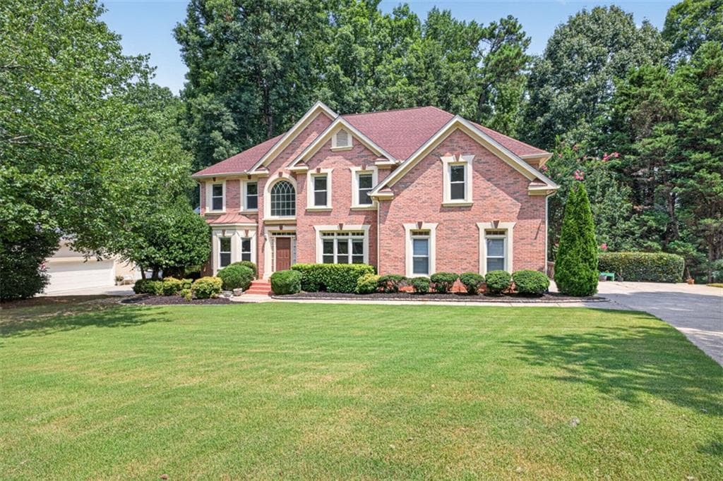 5 bedroom, 5 bathroom, 4,886 sq ft single family residence for sale at 5135 Deerlake Drive, Alpharetta, GA 30005 — photo 2