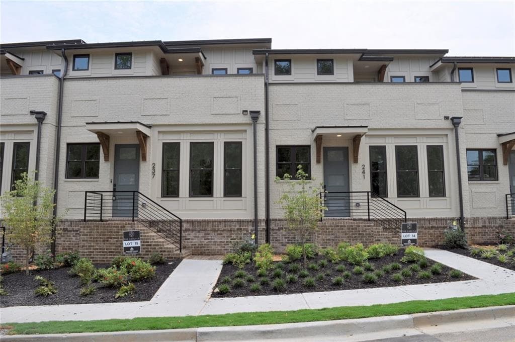 3 bedroom, 5 bathroom, 2,660 sq ft townhouse for sale at 249 White Street, Marietta, GA 30060 — photo 2