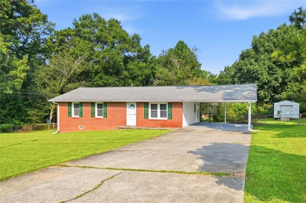 3 bedroom, 2 bathroom, 1,075 sq ft single family residence under contract at 1465 E Highpoint Drive, Douglasville, GA 30134