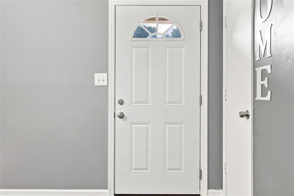 3 bedroom, 2 bathroom, 1,075 sq ft single family residence under contract at 1465 E Highpoint Drive, Douglasville, GA 30134 — photo 3