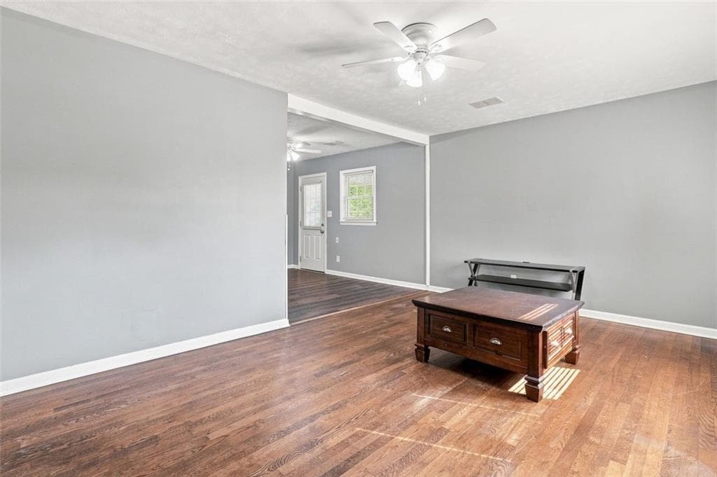 3 bedroom, 2 bathroom, 1,075 sq ft single family residence under contract at 1465 E Highpoint Drive, Douglasville, GA 30134 — photo 5