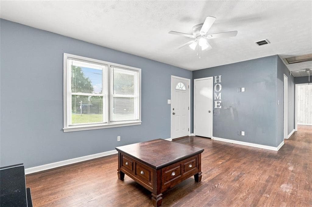 3 bedroom, 2 bathroom, 1,075 sq ft single family residence under contract at 1465 E Highpoint Drive, Douglasville, GA 30134 — photo 6