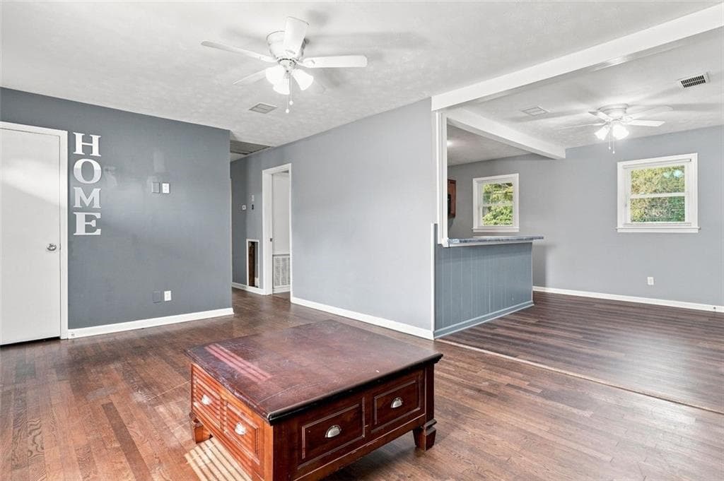 3 bedroom, 2 bathroom, 1,075 sq ft single family residence under contract at 1465 E Highpoint Drive, Douglasville, GA 30134 — photo 8