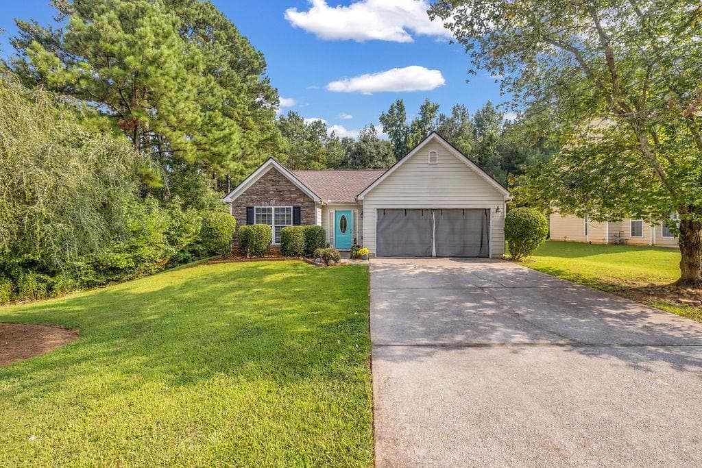 3 bedroom, 2 bathroom, 1,384 sq ft single family residence for sale at 420 Stone Ridge Way, Covington, GA 30016