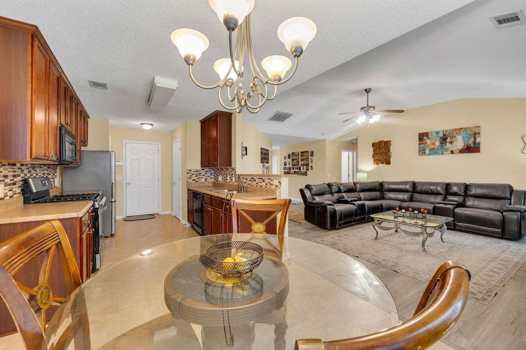 3 bedroom, 2 bathroom, 1,384 sq ft single family residence for sale at 420 Stone Ridge Way, Covington, GA 30016 — photo 8