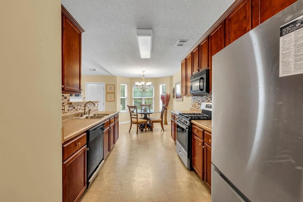 3 bedroom, 2 bathroom, 1,384 sq ft single family residence for sale at 420 Stone Ridge Way, Covington, GA 30016 — photo 10