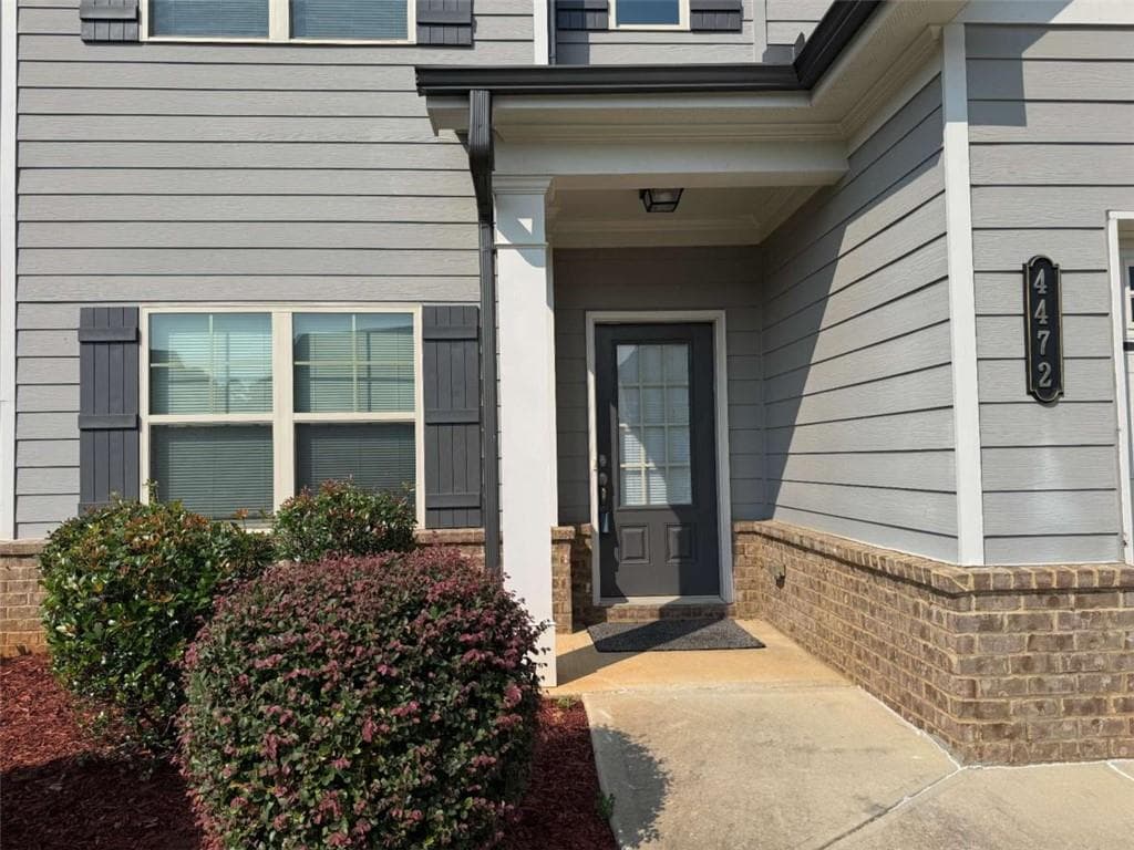 4 bedroom, 3 bathroom, 2,225 sq ft single family residence for rent at 4472 Beechnut View, Gainesville, GA 30504 for $2,350 a month — photo 2