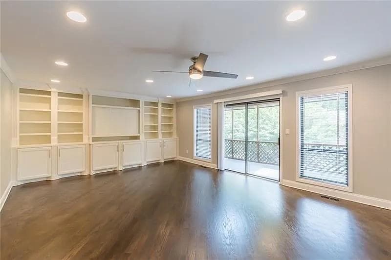 3 bedroom, 3 bathroom, 1,760 sq ft townhouse under contract at 1885 DYouville Lane, Atlanta, GA 30341 — photo 2