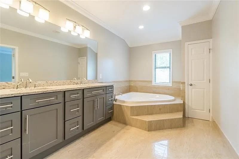 3 bedroom, 3 bathroom, 1,760 sq ft townhouse under contract at 1885 DYouville Lane, Atlanta, GA 30341 — photo 8