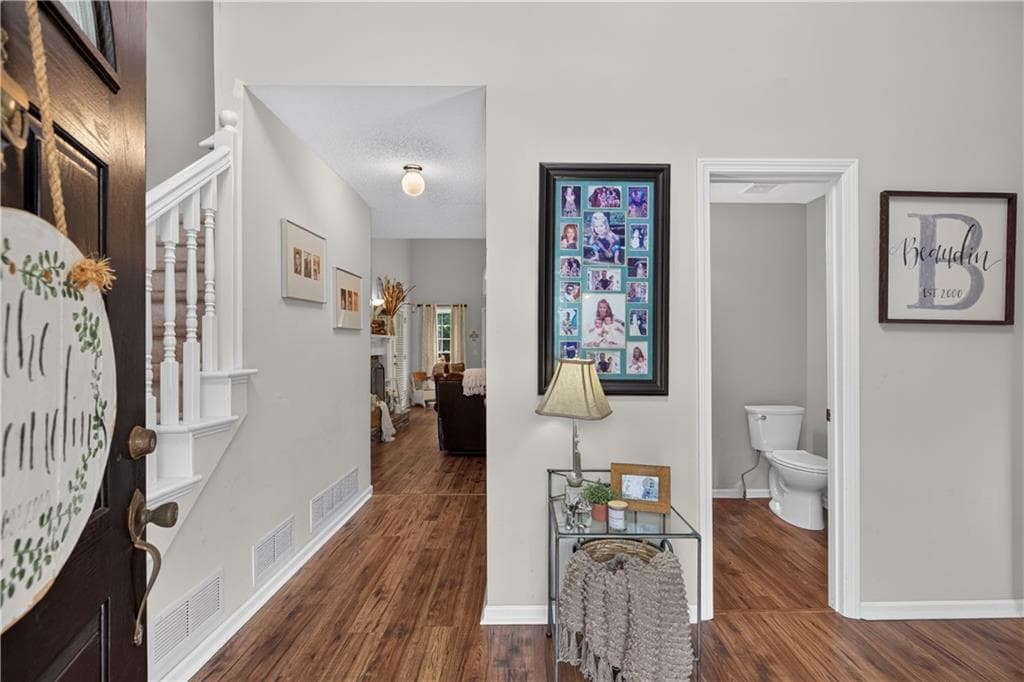 3 bedroom, 4 bathroom, 2,528 sq ft single family residence under contract at 106 Bexley Lane, Douglasville, GA 30134 — photo 6