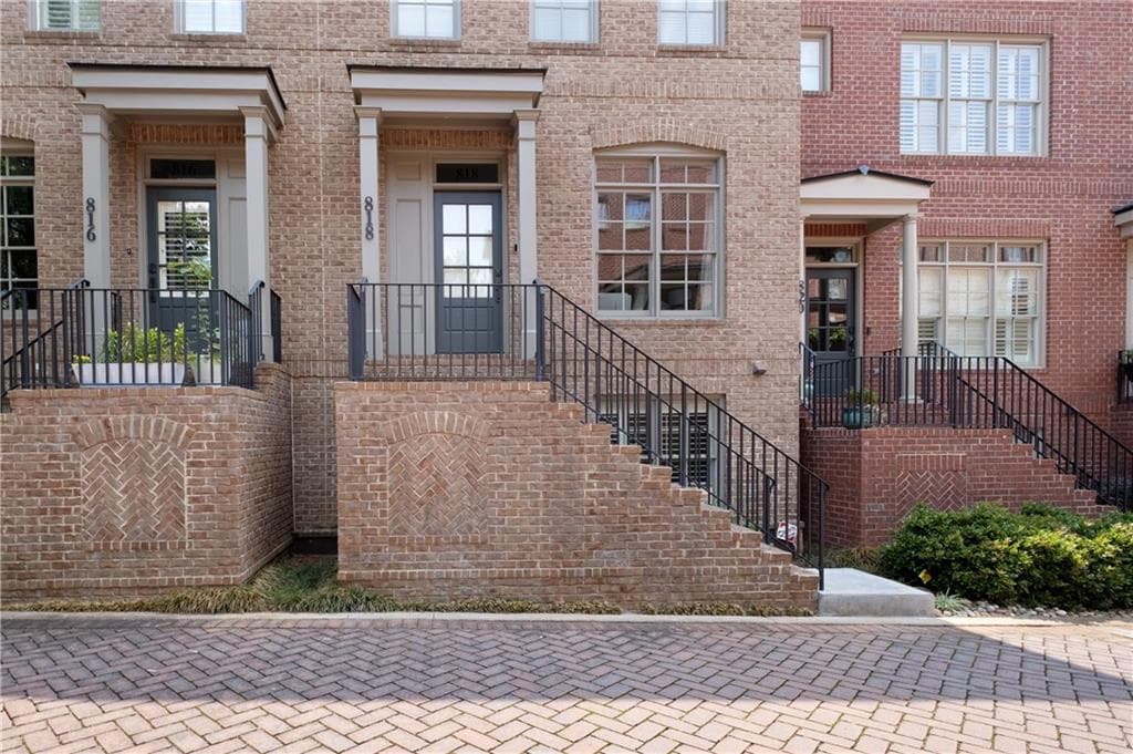 3 bedroom, 4 bathroom, 2,460 sq ft townhouse under contract at 818 Virginia Park Circle, Atlanta, GA 30306