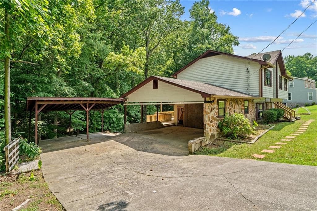 4 bedroom, 3 bathroom, 1,872 sq ft single family residence under contract at 3214 Headrick Circle, Dalton, GA 30721 — photo 2