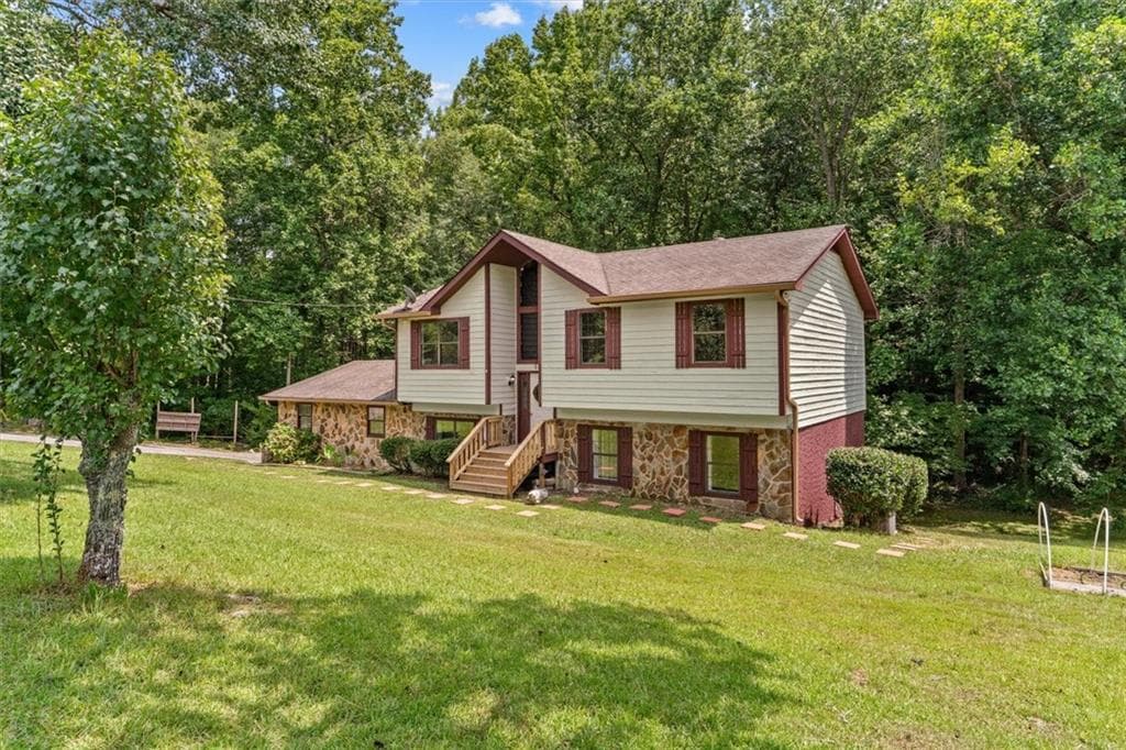 4 bedroom, 3 bathroom, 1,872 sq ft single family residence under contract at 3214 Headrick Circle, Dalton, GA 30721 — photo 4