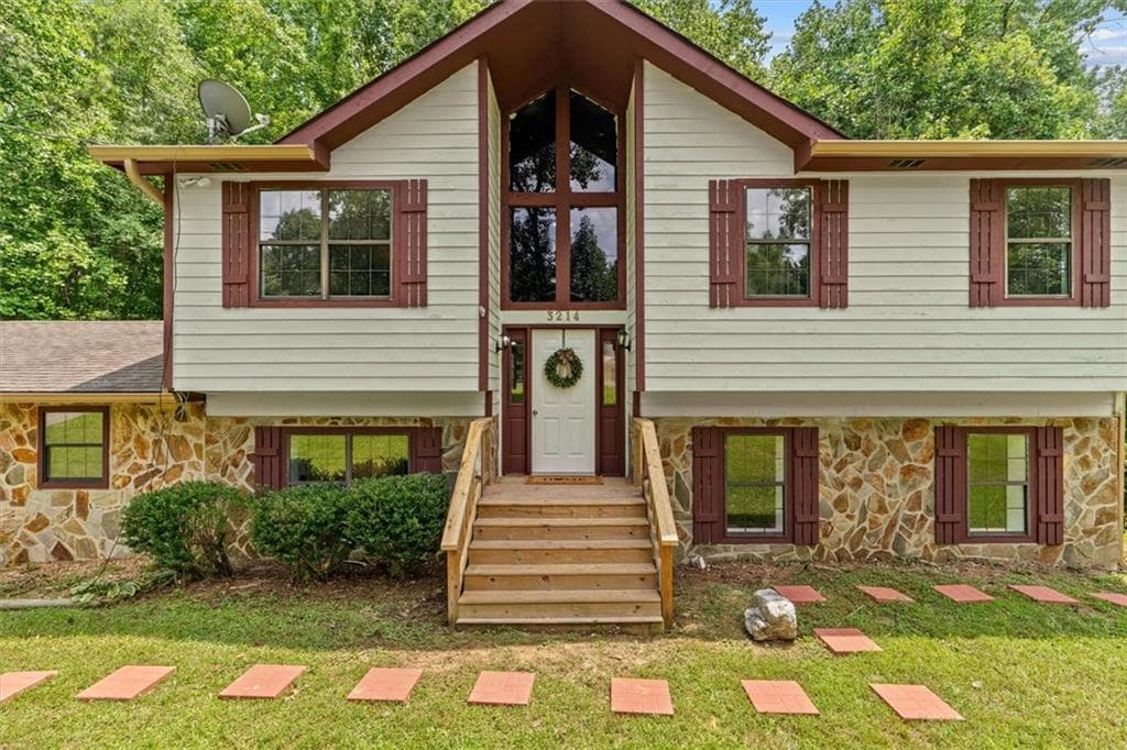 4 bedroom, 3 bathroom, 1,872 sq ft single family residence under contract at 3214 Headrick Circle, Dalton, GA 30721 — photo 5