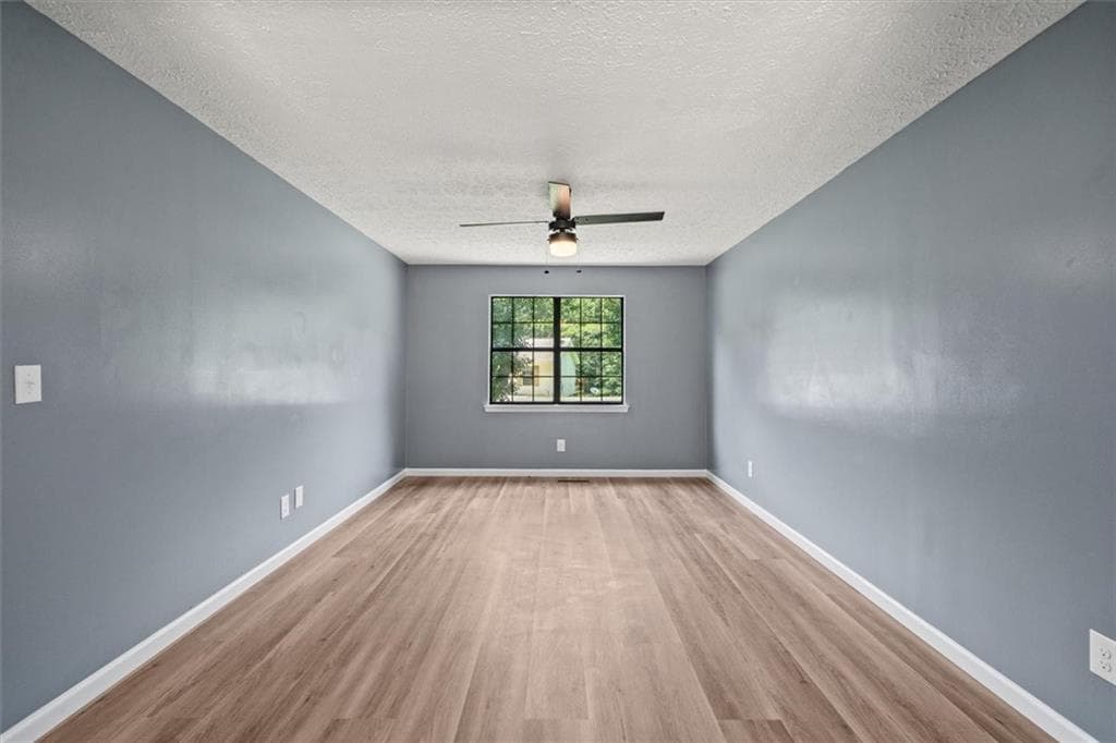 4 bedroom, 3 bathroom, 1,872 sq ft single family residence under contract at 3214 Headrick Circle, Dalton, GA 30721 — photo 7